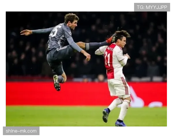 鞋钉朝上犯规到底算不算危险动作？裁判判罚规则全解读